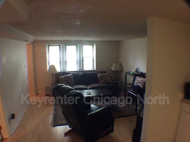 Foto del edificio - 2652 W Homer St