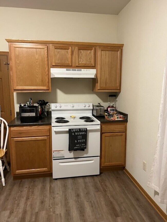 Foto del edificio - 129 E Reed Ave