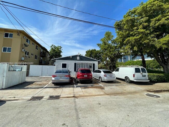 Foto del edificio - 1346 NW 6th St
