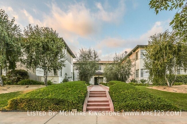 Building Photo - Home-Sweet-Home Vibe in Olive Tree!