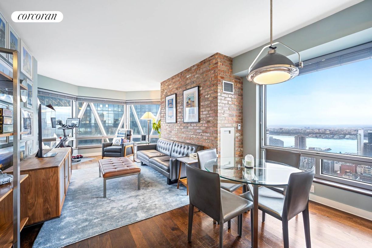 Foto principal - 301 W 57th St