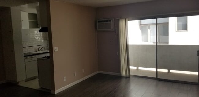 Building Photo - 729 Huntley Dr