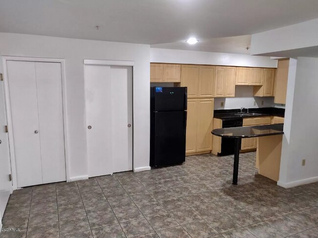 Foto del edificio - 1005 E 8th St