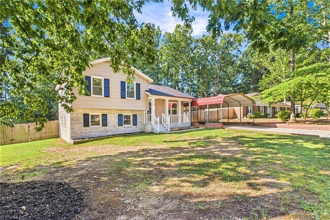 Foto del edificio - 4709 Chaucer Dr