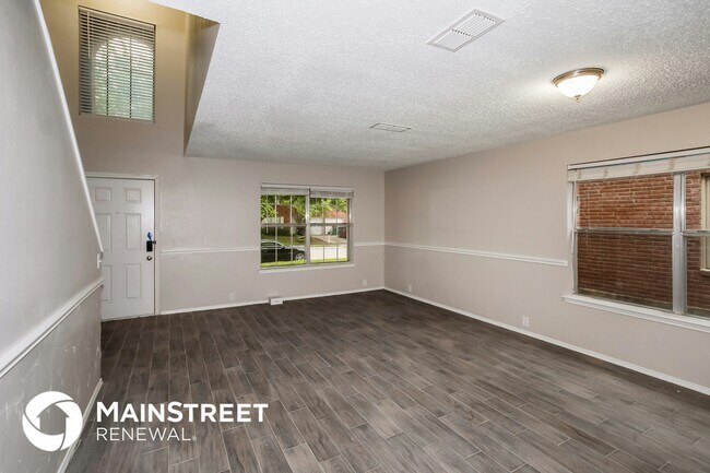 Foto del edificio - 1120 Springcreek Dr