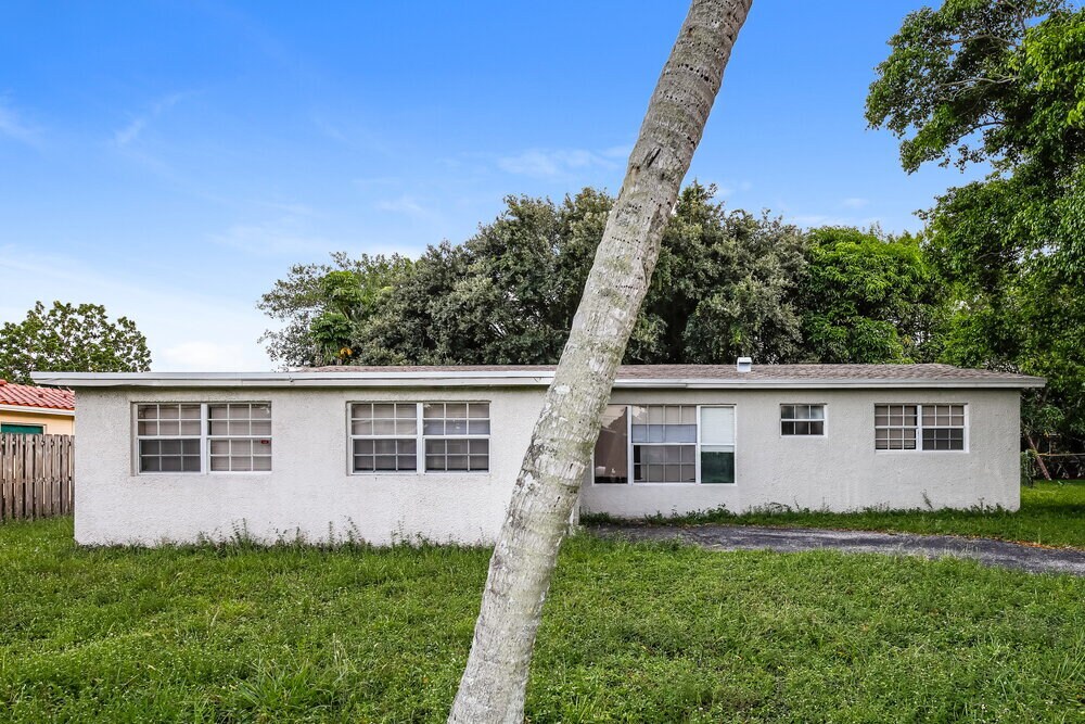 Foto principal - 6210 NW 13th St