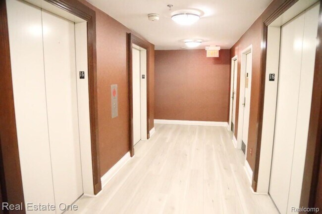 Foto del edificio - 1001 W Jefferson Ave