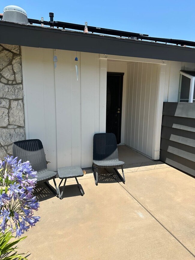 Foto del edificio - Well Maintained 3 Bedroom Home w/Solar