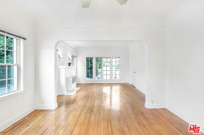 Building Photo - 649 N Irving Blvd