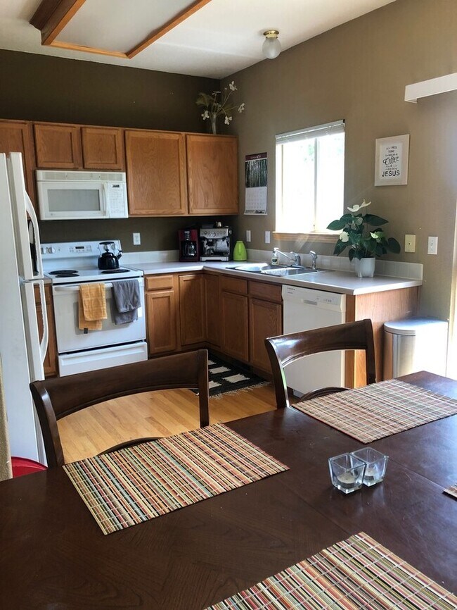 Building Photo - Charming 3 Bed/2 Bath Home in Mariana Butte