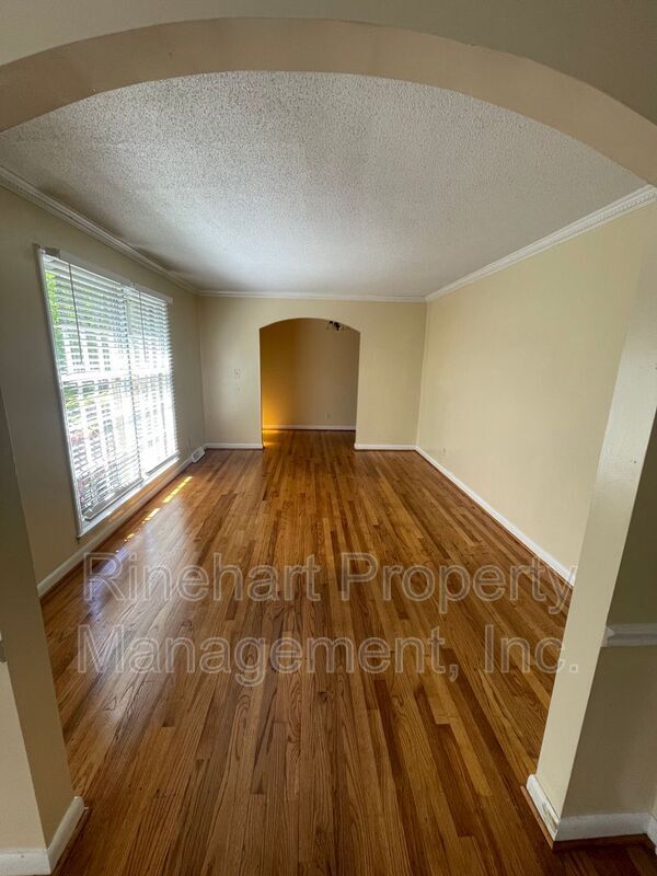 Foto del edificio - 905 Hillcroft Pl