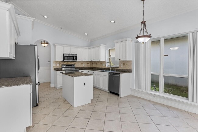Foto del edificio - 7607 Colony Lake Dr