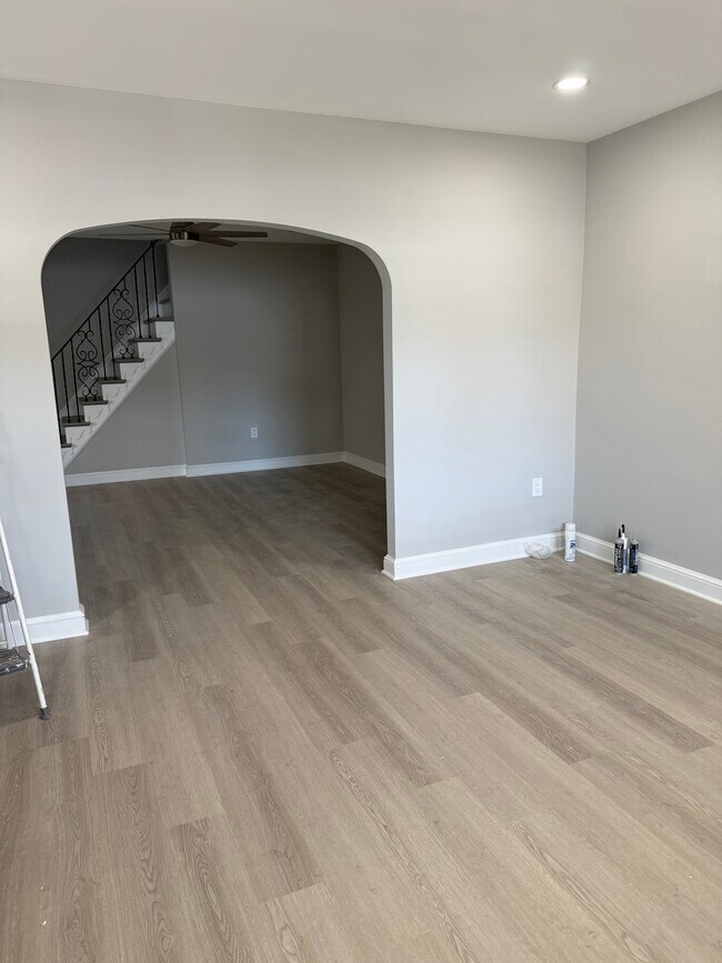 Building Photo - Tose St