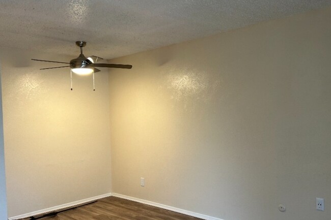 1 bedroom Dining area - Oakcrest Apartments