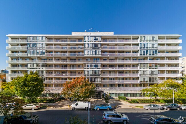 Foto del edificio - Potomac Plaza Terraces