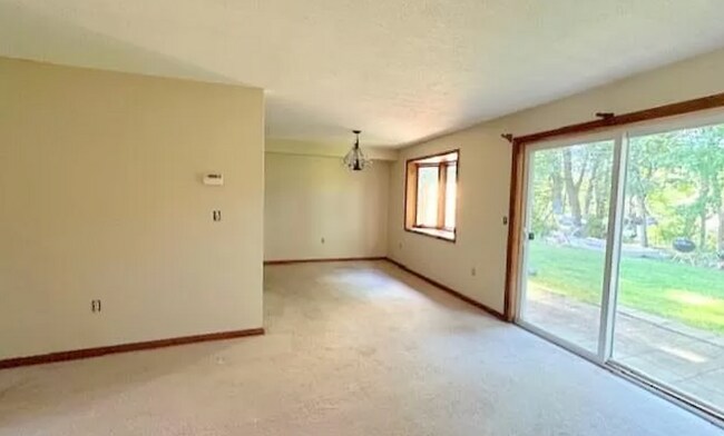 Building Photo - 236 Stonebridge Dr