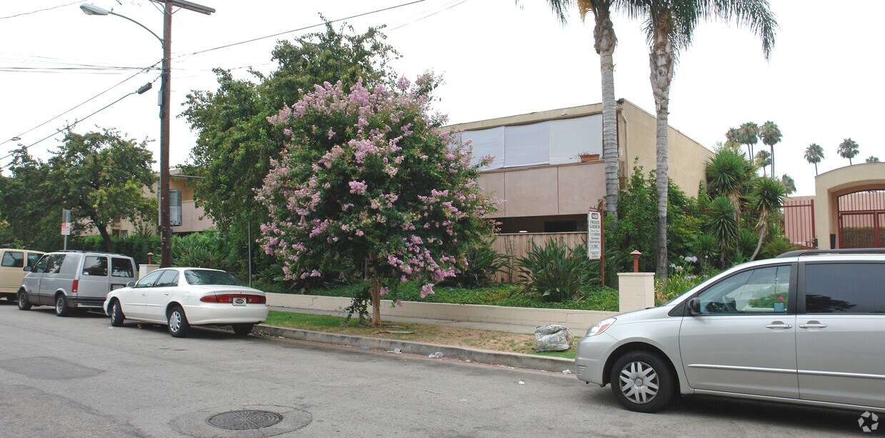 Building Photo - Colbath Gardens