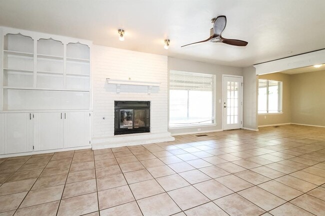 Building Photo - 10101 Mamus Ln