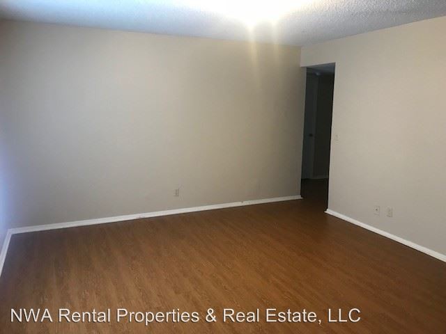 Building Photo - 625 N Betty Jo Dr