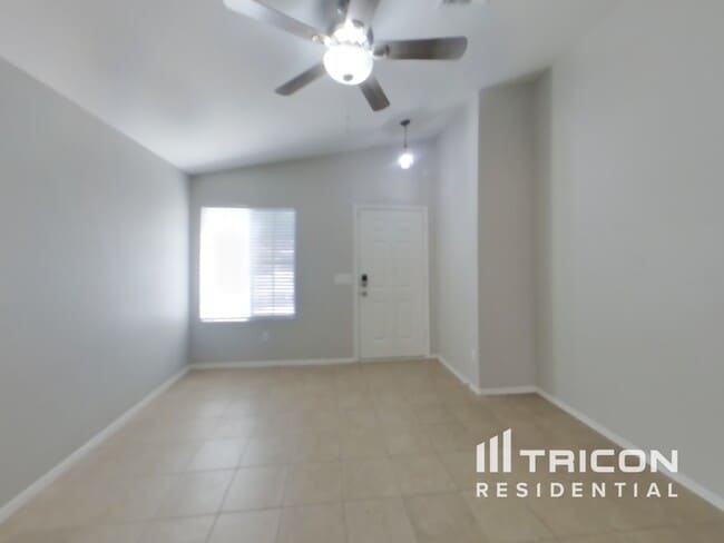 Building Photo - 31361 N Blackfoot Dr