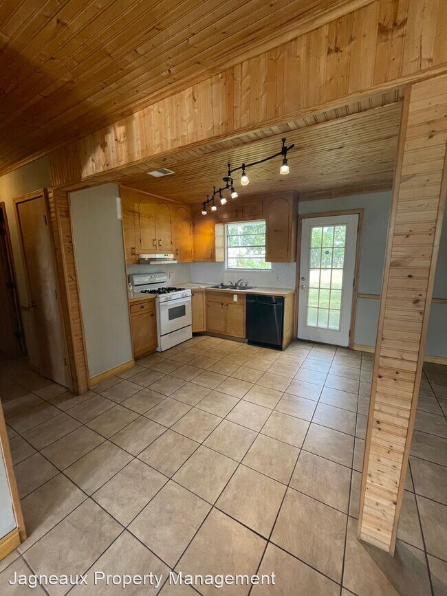 Building Photo - 4 br, 1 bath House - 1221 Texas St