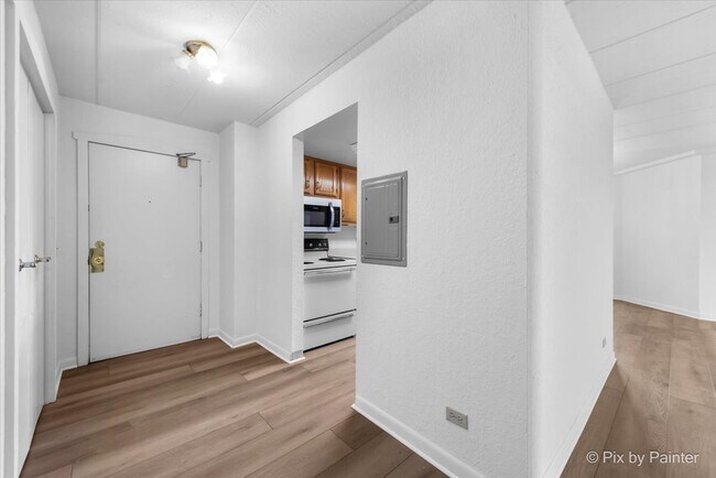 Building Photo - 1 Renaissance Pl