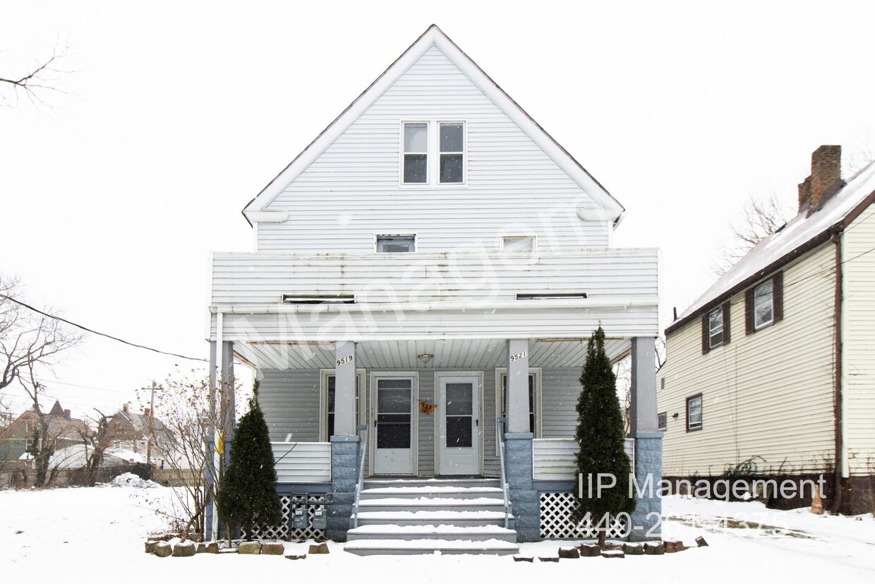 Foto principal - Charming and Spacious 2BR Upper Unit in Cl...