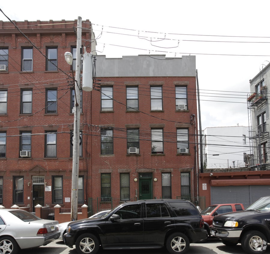 Building Photo - 91 Verona St