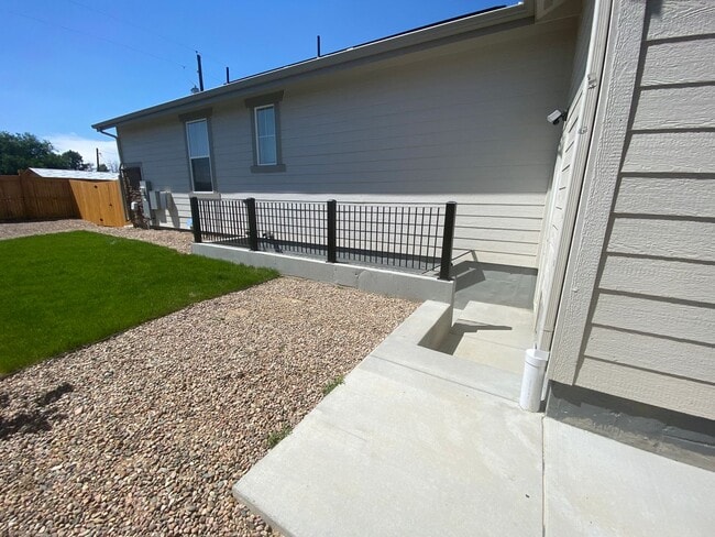 Building Photo - Incredible Basement level of Home for Rent