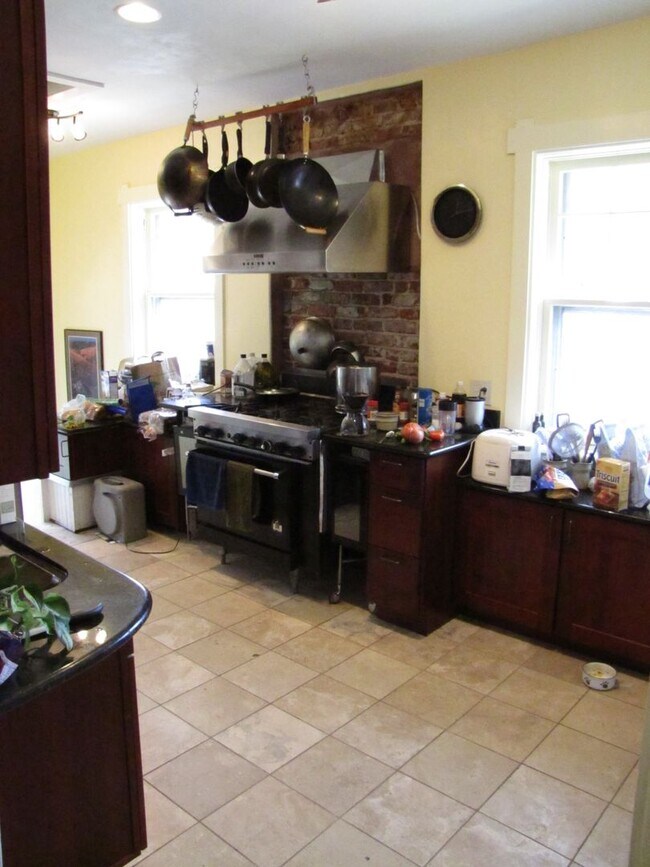Foto del edificio - LONG REALTY AND PROPERTY MANAGEMENT- 3 BED...
