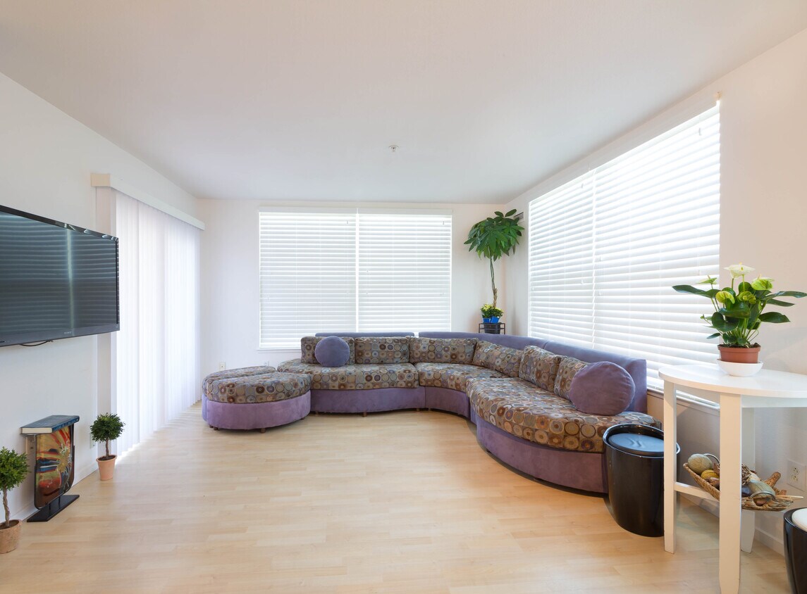 living room - 8100 Oceanview Ter