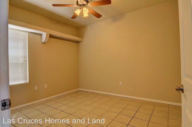 Building Photo - 2 br, 2 bath Apartment - 1825 Gladys Dr
