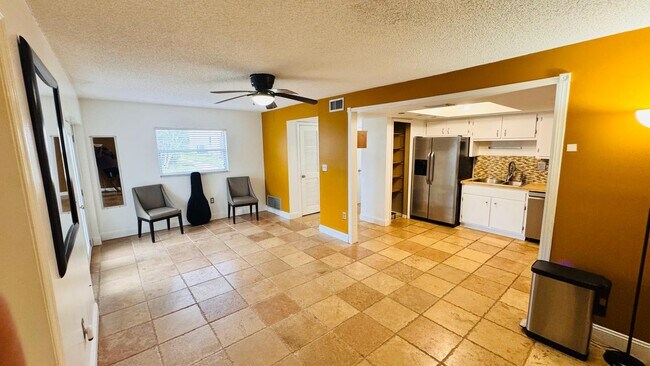 Foto del edificio - 600 Waverly Ln