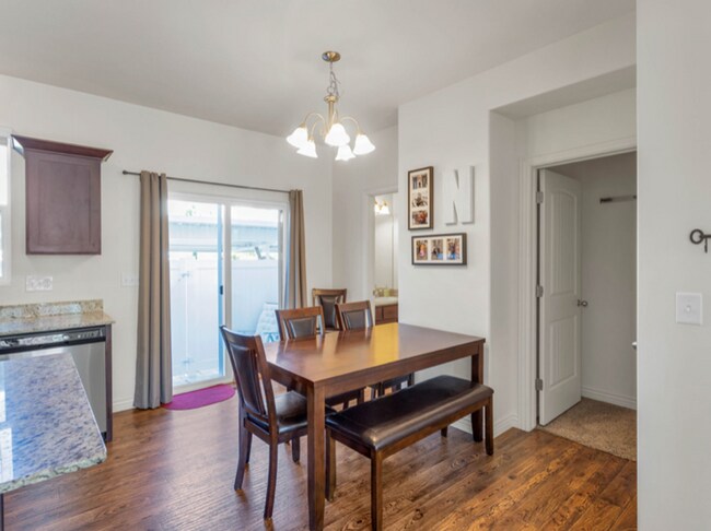 Foto del edificio - 4 Bed/2.5 Bathroom home in Woods Cross