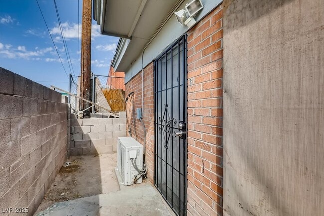 Foto del edificio - 2529 N Webster St