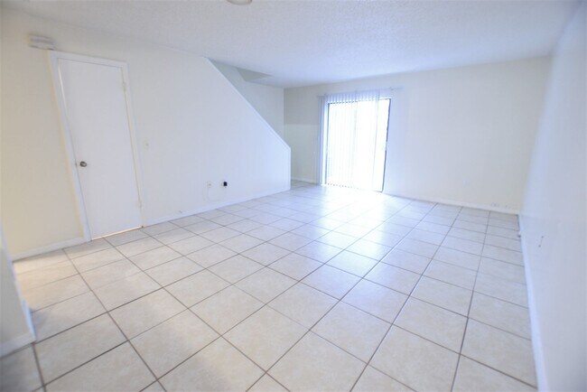 Foto del edificio - Lovely 2 Bedroom, 2 1/2 bath townhome in Orlando!