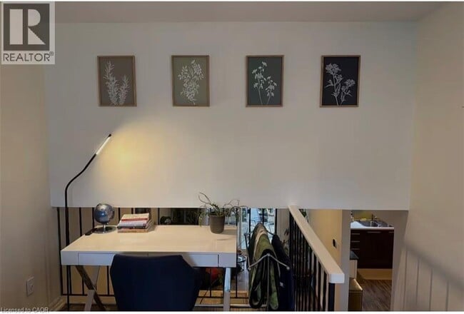 Building Photo - 279 Bluevale St N