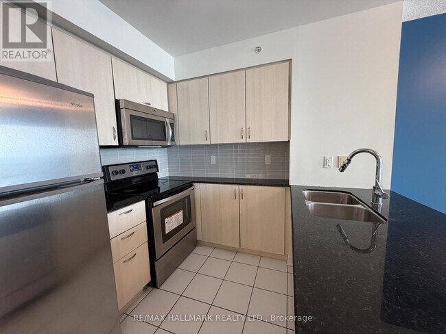 Photo du bâtiment - 5740 Yonge St