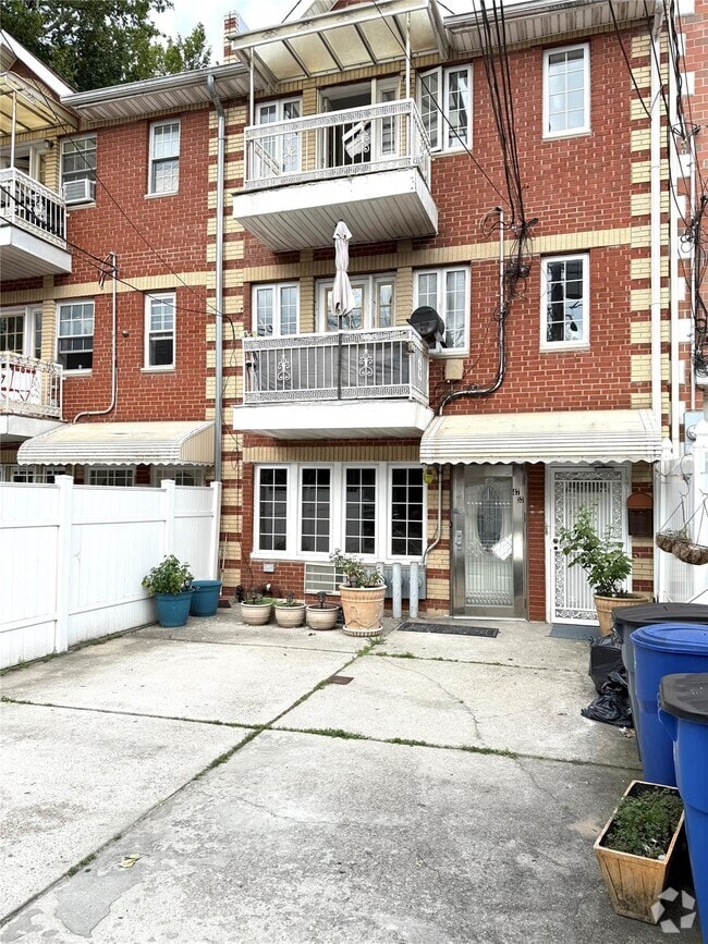 Building Photo - 47-57 58th Ln