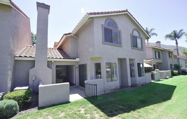 Building Photo - 833 Paseo Tosamar
