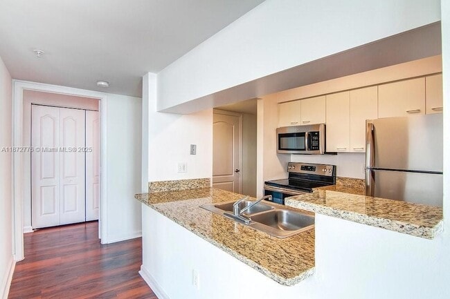 Building Photo - 1756 N Bayshore Dr