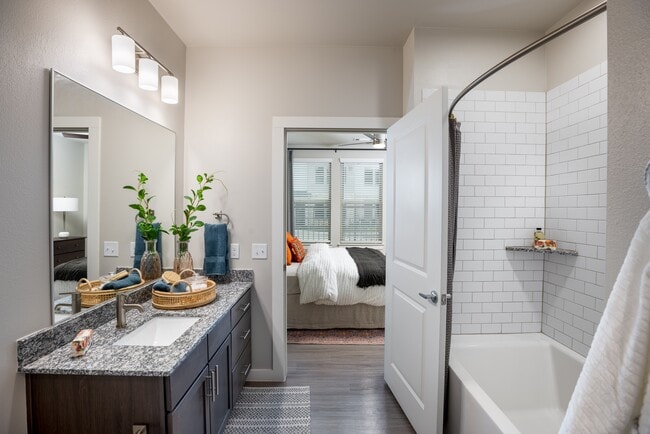 Building Photo - Alexan Magnolia