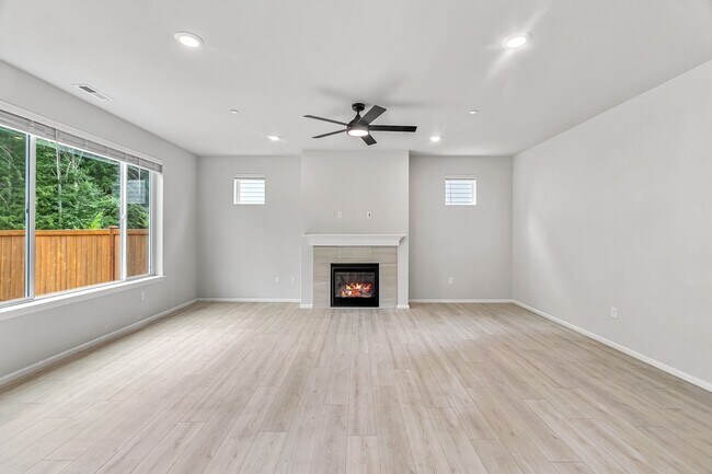 Building Photo - Two-Story Home in Soundview Estates