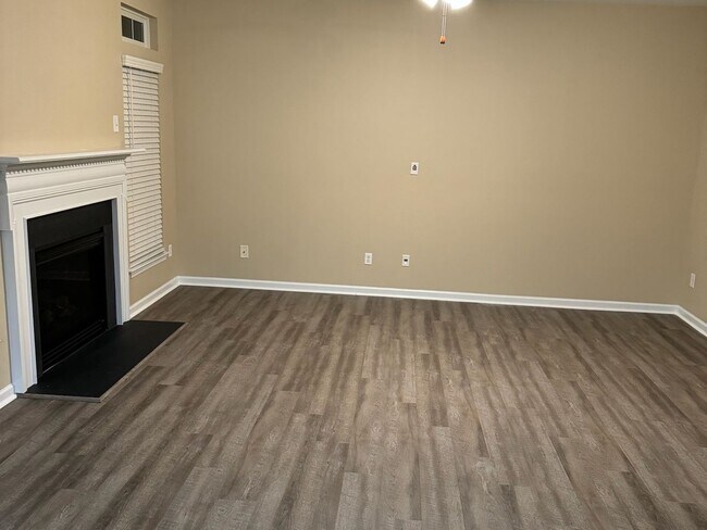 Foto del edificio - 3 Bedroom Townhome in Charlotte