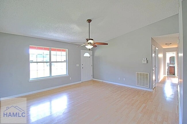 Building Photo - 850 Lyndsi Ln