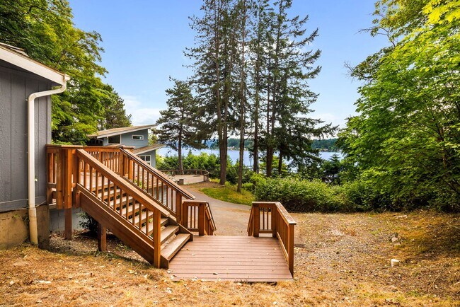 Building Photo - 3930 E Lake Sammamish Pkwy NE