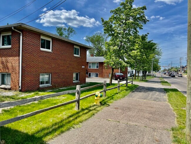 Building Photo - 8048 S Westnedge Ave