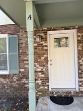 Building Photo - 727 6th Ave S