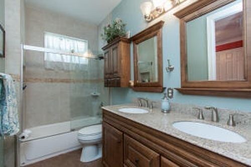 Building Photo - 19360 Skyridge Cir