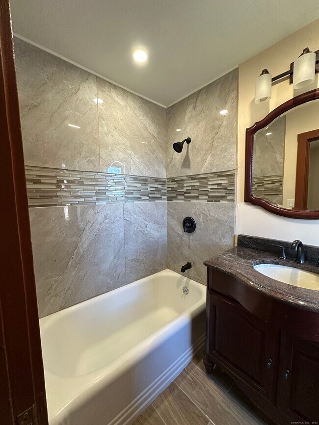 Building Photo - 1046 Main St